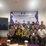 Foto bersama peserta Pelatihan Healthy City CIHCS FKM Universitas Hasanuddin bersama Dekan FKM Unhas, Prof. Dr. Sukri Palutturi.